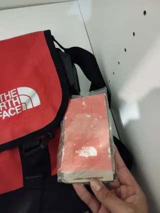 Due zaini / borse a tracolla The North Face