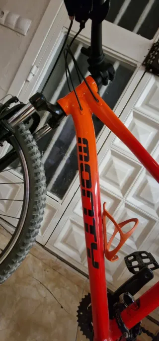 Bicicleta Montaña Roja y Naranja