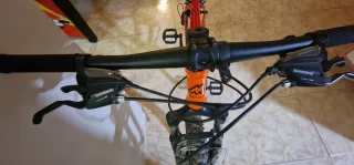 Bicicleta Montaña Roja y Naranja