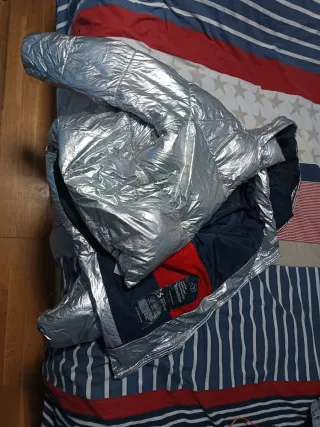 Chaqueta plateada acolchada