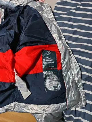 Chaqueta plateada acolchada