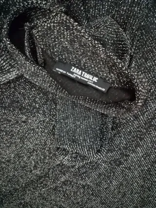 Vestido plateado con escote