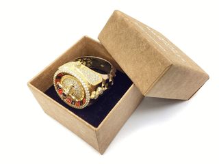 sello oro 18k con diamante