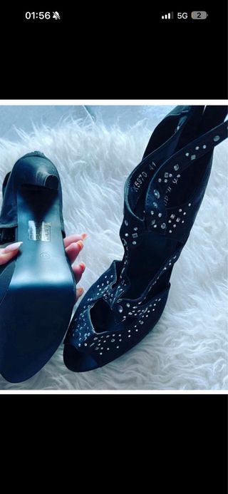 Scarpe tacco nero borchie argento 37