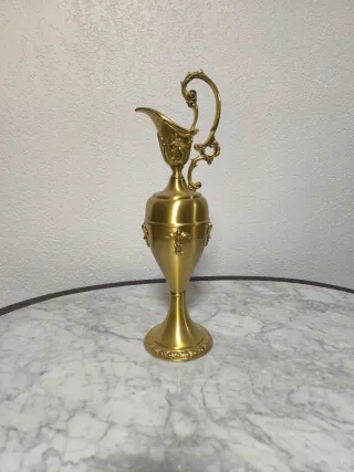 Jarro de bronce vintage