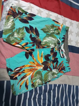 Bañador corto estampado tropical