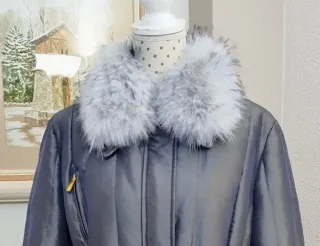 Elegante abrigo acolchado gris talla 44