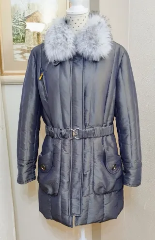 Elegante abrigo acolchado gris talla 44