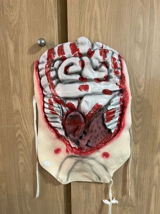 Máscara de terror realista órganos sangrientos