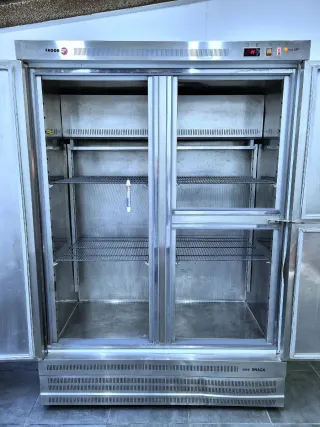 Nevera industrial expositora marca Fagor perfecta