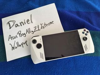 Asus ROG Ally Z1 Extreme Bianca