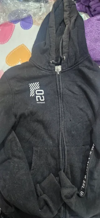 Sudadera con capucha negra