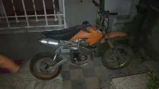 Moto infantil naranja
