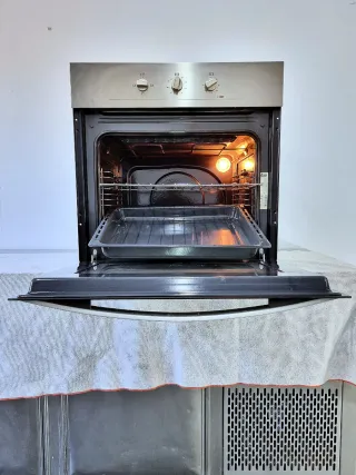 Horno eléctrico marca Teka Gris