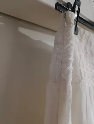 Falda blanca con detalle marrón