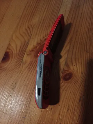 Teléfono Móvil Ferrari Sharp GX25