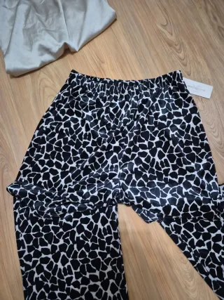 Conjunto pantalón y blusa con casaca