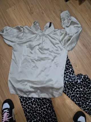 Conjunto pantalón y blusa con casaca