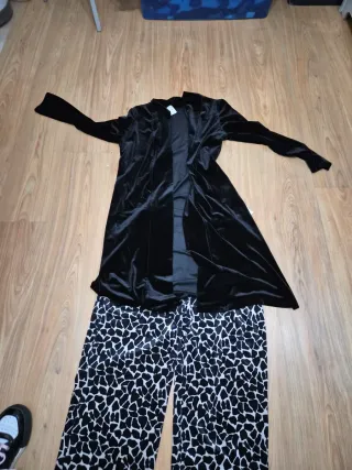 Conjunto pantalón y blusa con casaca