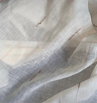 Cortina color crema de tela