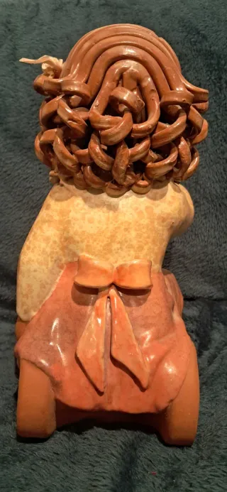 Figura cerámica de niña con cesta de flores (Jané)