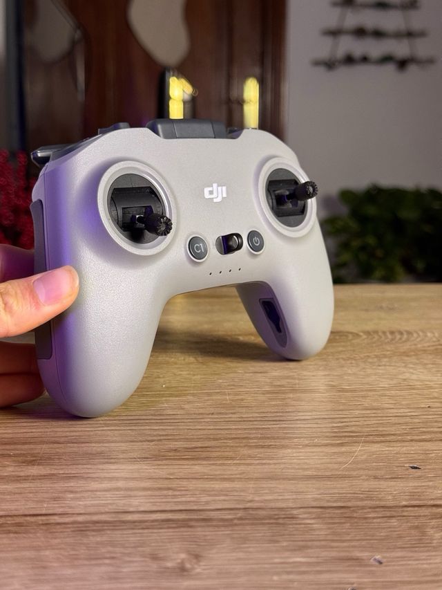 Controlador DJI cinza