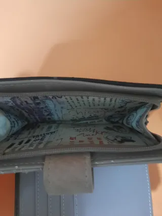 Monedero Anekke azul bordado