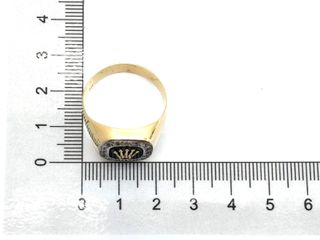 sello oro 18k con piedra con onix