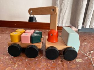 Grúa de madera UPPSTÅ multicolor Ikea