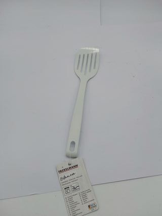 FACKELMANN Bianca scanalata, utensile da cucina in plastica, spatola per pentole e padelle rivestite (Colore, quantità: 1 pezzo)