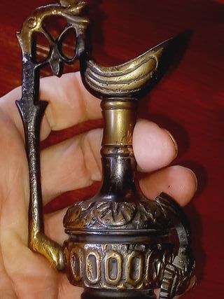 Miniatura Jarra Decorativa em bronze ornamentado