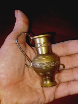 Miniaturas de caldeirão e jarro em bronze