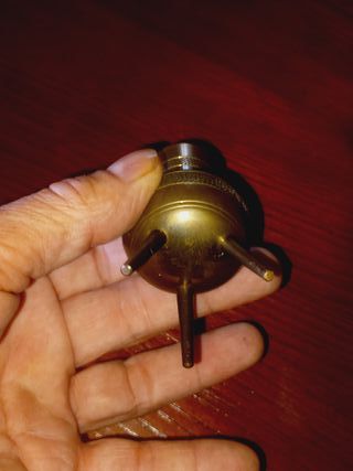 Miniaturas de caldeirão e jarro em bronze