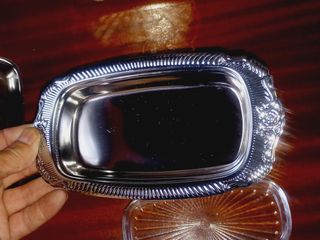 Manteigueira e Porta-guardanapos em Prata-Inox.