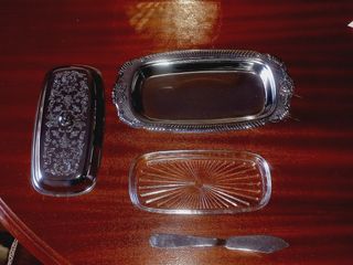 Manteigueira e Porta-guardanapos em Prata-Inox.