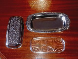 Manteigueira e Porta-guardanapos em Prata-Inox.