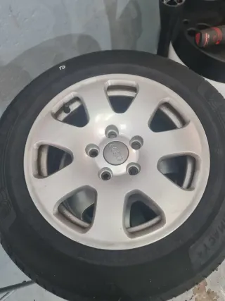 4 Neumáticos en Muy Buenas Condiciones