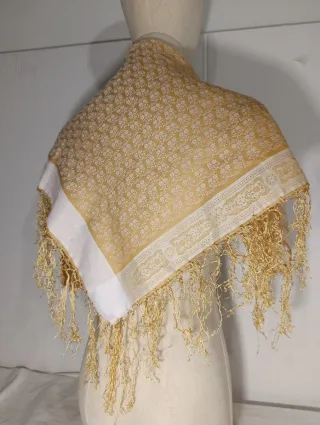 BONITO PAÑUELO TIPO SEDA INDUMENTARIA TRADICIONAL