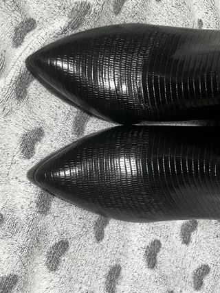 Botines negros tacón efecto piel serpiente