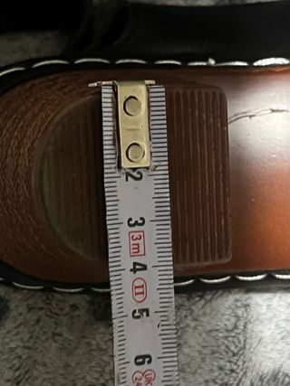 Sandalias de tacón negras con diseño calado