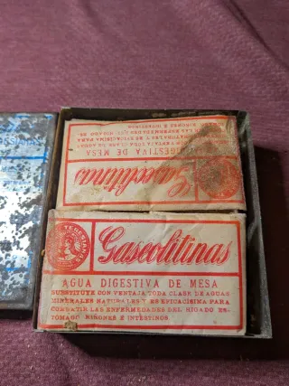 Cajita metálica antigua Sales Teresianas