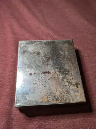 Cajita metálica antigua Sales Teresianas