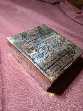 Cajita metálica antigua Sales Teresianas