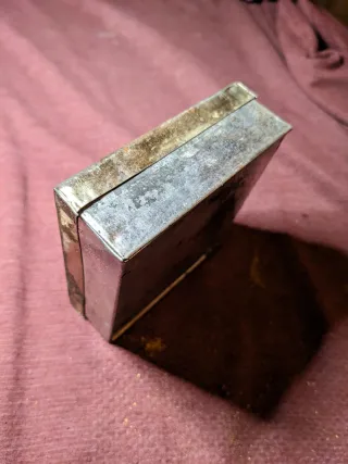 Cajita metálica antigua Sales Teresianas