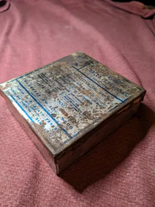 Cajita metálica antigua Sales Teresianas