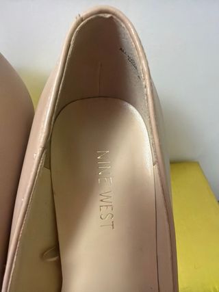 Tacones West Beige y Dorado Talla 38 americana.39