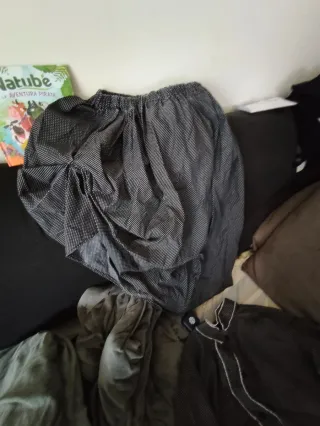 Traje casera Talla 42-46 tiene 2 pañuelos blancos