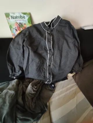 Traje casera Talla 42-46 tiene 2 pañuelos blancos