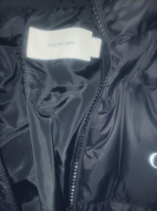 Abrigo plumífero Calvin Klein negro