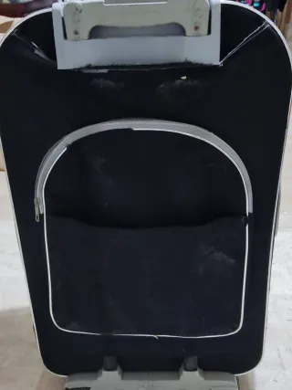 Maleta de viaje azul y negro